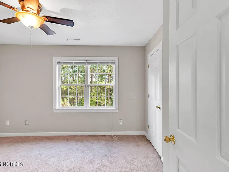 300 Streamwood Dr — Photo 17