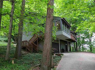 12 Cavalier Dr, Huntington, WV 25701