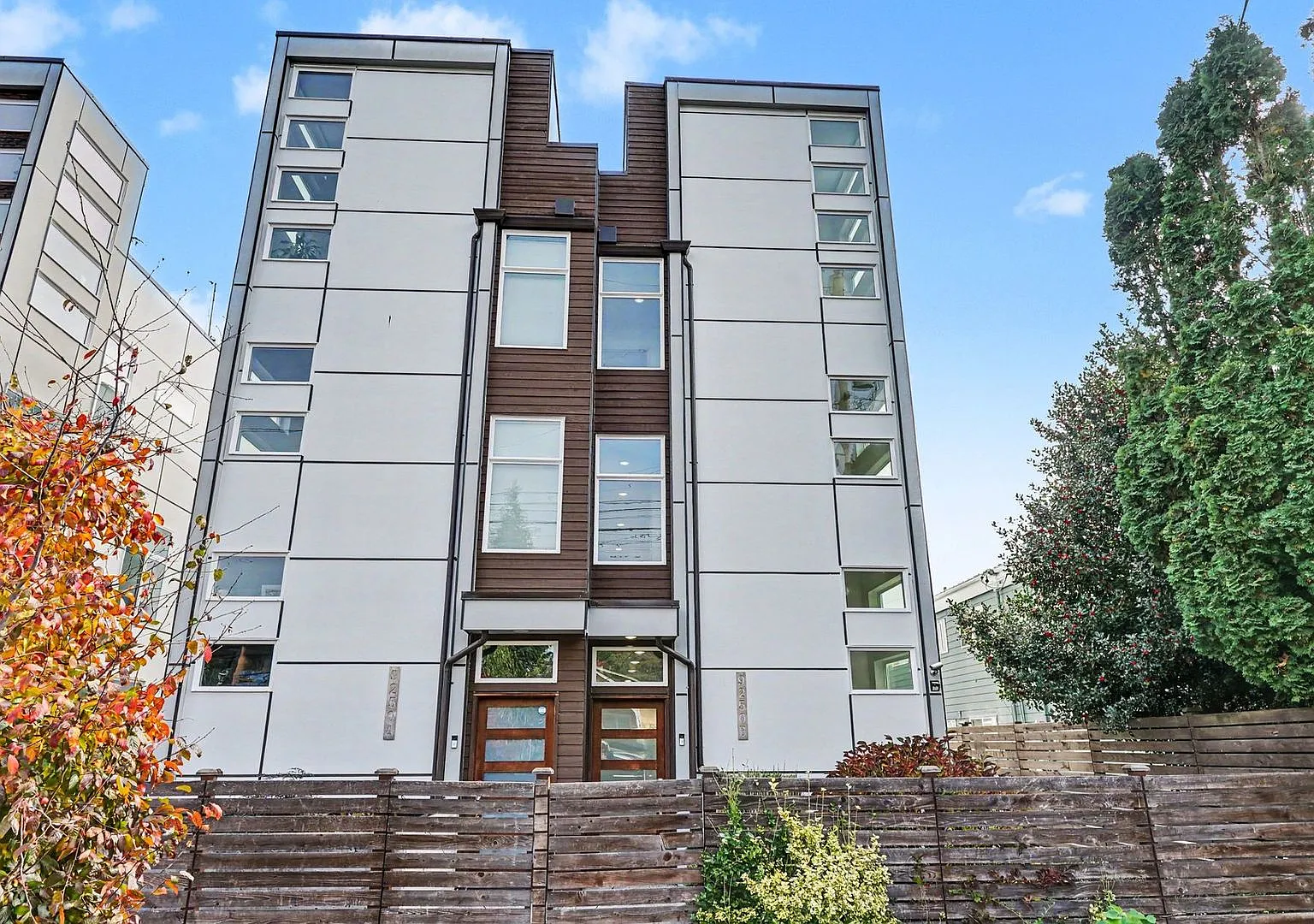 Modern 3-Bedroom Townhome with Rooftop Patio in Highland Park — Photo 1