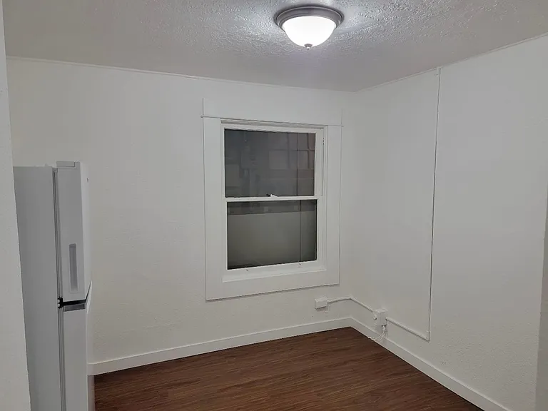 Avondale Apartments — Photo 10