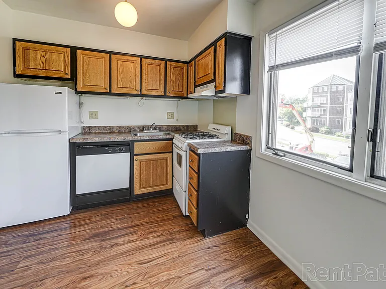 Campus Walk Apartments — Photo 47