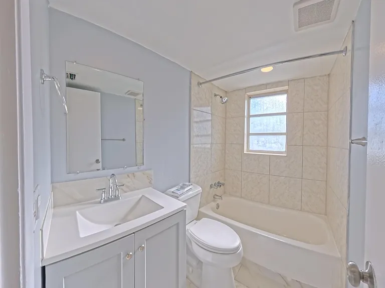 2301 SE 4th St #15 — Photo 14
