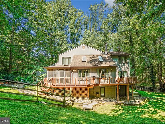 3rd image of 11671 Fox Glen Dr