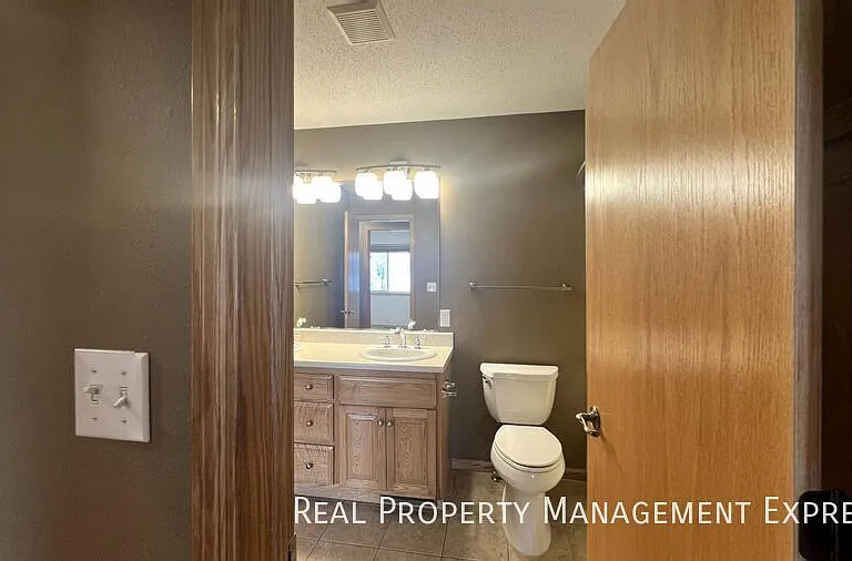 5208 S Birchwood Ave — Photo 11