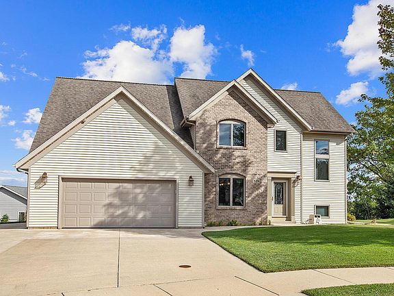 2nd image of 529 Washington Ct