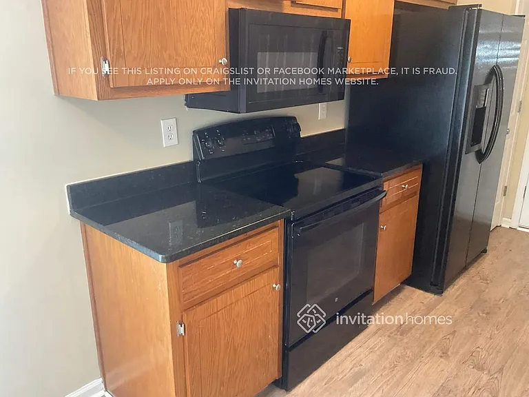3933 Edgebrook Dr — Photo 5