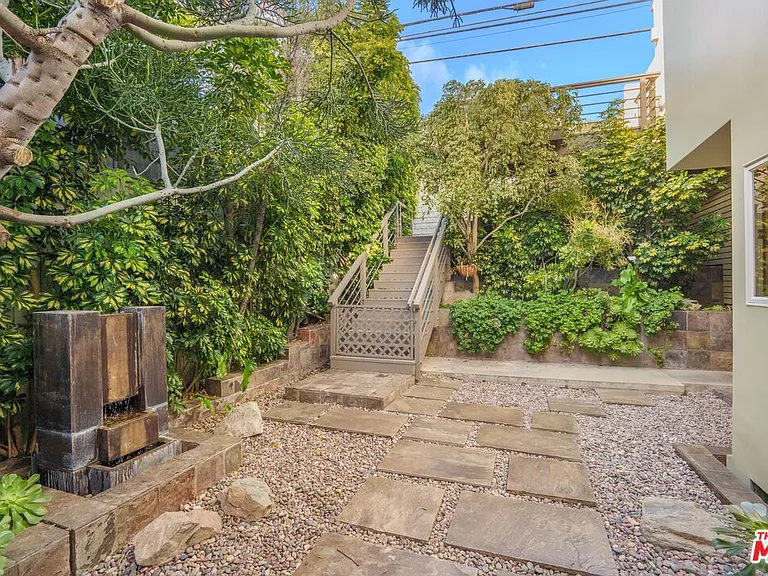 24456 Malibu Rd — Photo 27