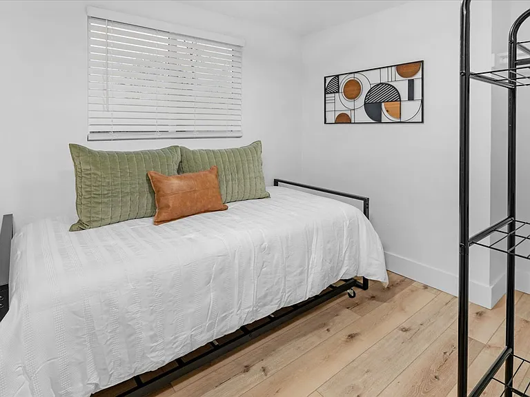 314 N Manila Ave #2 — Photo 8