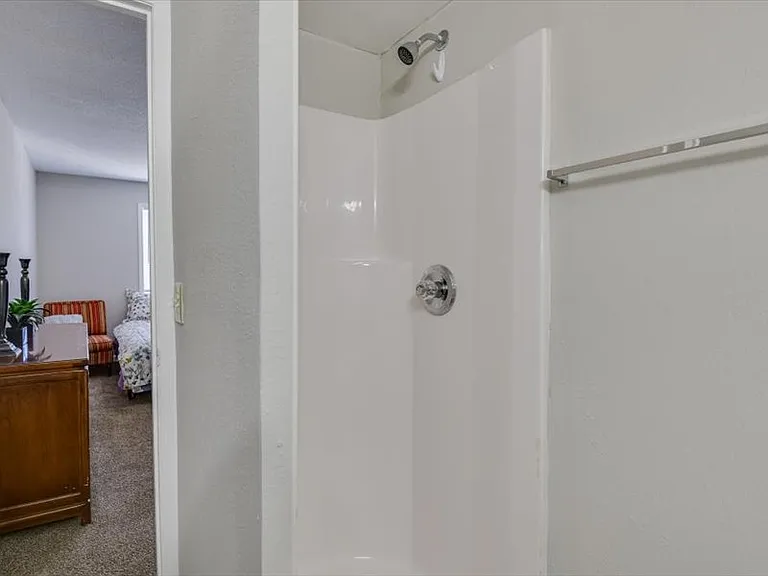 Emmanuel Place Apartments — Photo 14