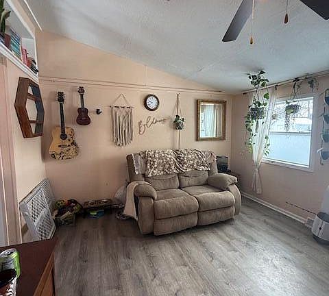 5th image of 915 Tisdale Ave
