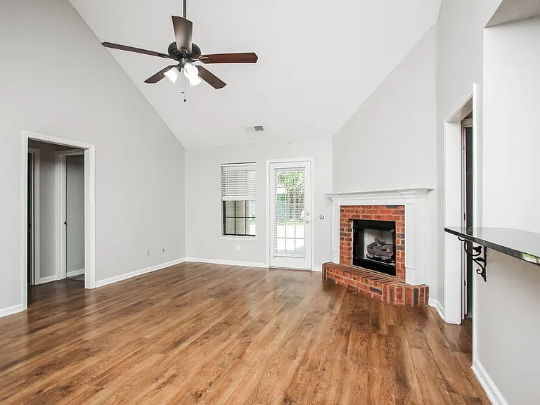 10824 Ridgefield Dr — Photo 4