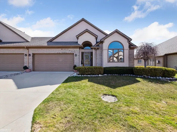 52239 Fish Creek Dr, Macomb, MI 48042
