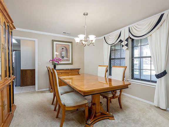 5th image of 3204 Overland Dr