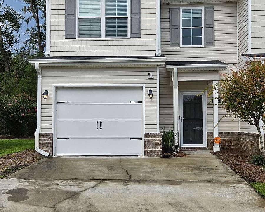 1st image of 390 Cantle Dr
