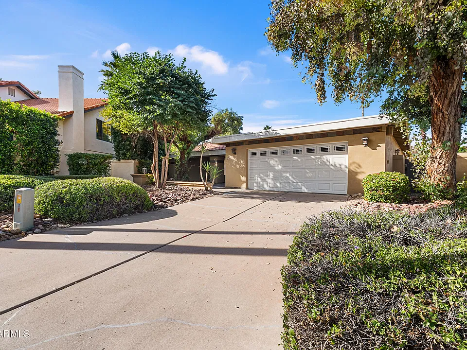8624 N Timberlane Dr