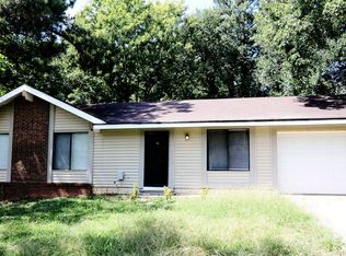 6699 Woodfield Ln, Rex, GA 30273