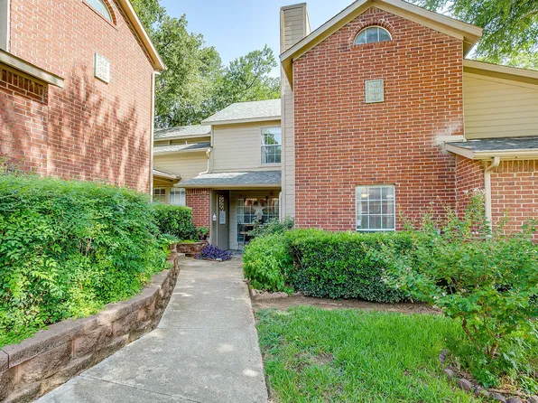 1430 Meadowood Village Dr, Fort Worth, TX 76120