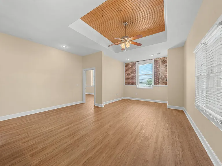 53 E Main St — Photo 3