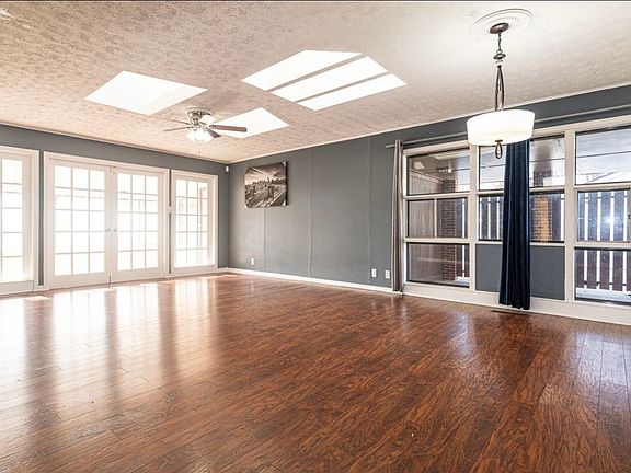 3rd image of 3102 Furman Blvd