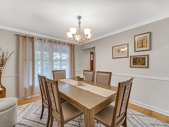 5th image of 3818 Russett Ln