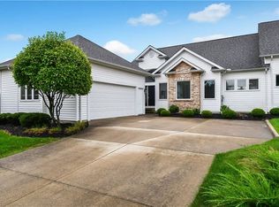 438 Glencoe Ln, Highland Heights, OH 44143