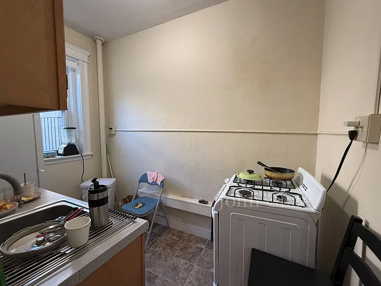 225 Kelton St #4 — Photo 7