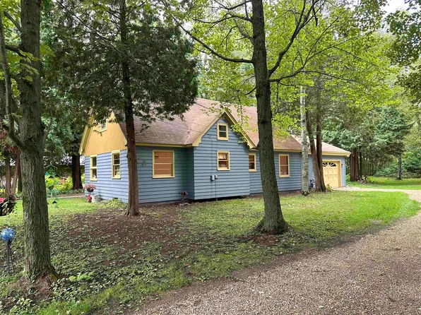 N5903 Lake Dr, Shawano, WI 54166