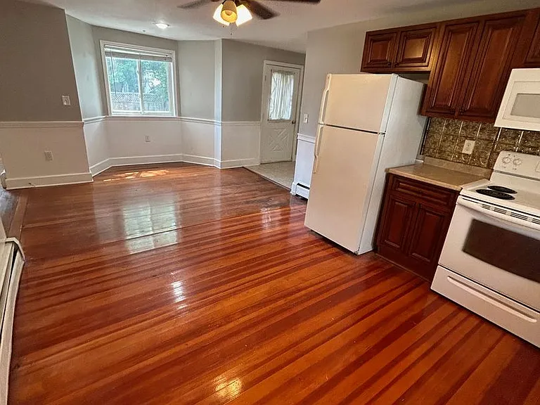 48 Port Norfolk St #1B — Photo 11