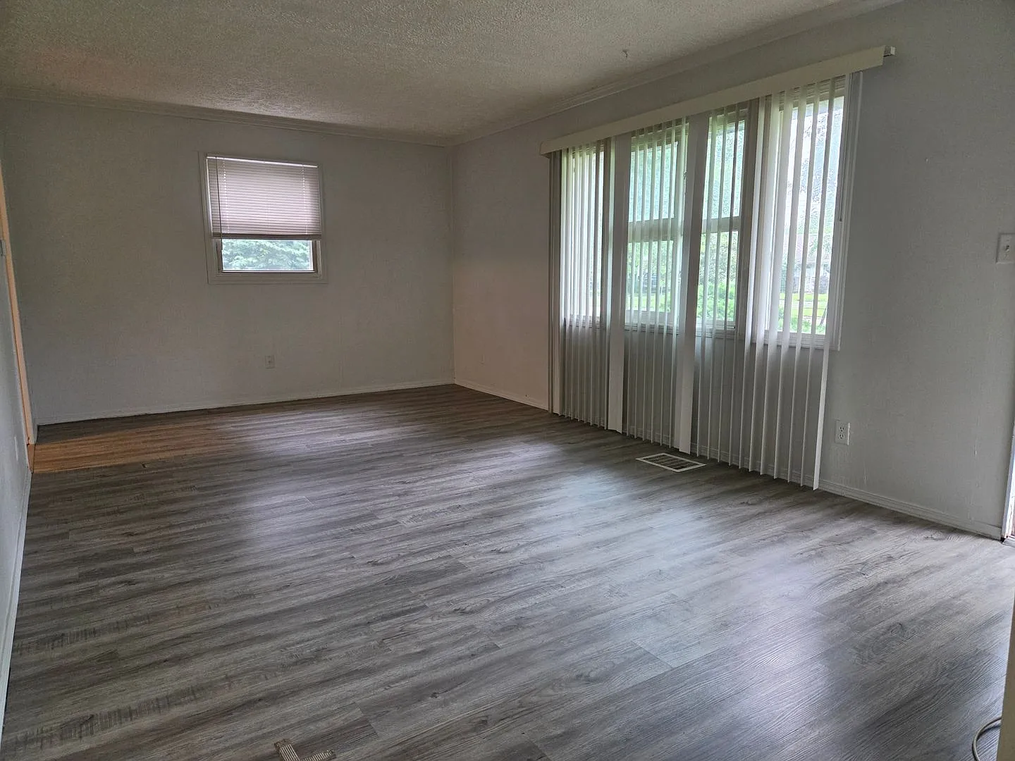 3 Bedroom Ranch in Eastmoor — Photo 4