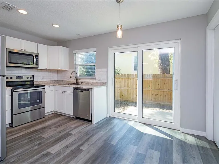 302 Ballard Ave — Photo 8