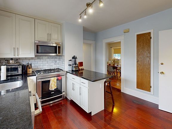 3rd image of 75 Bowen Ave