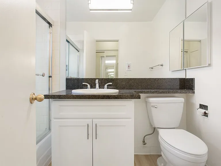 974 Haverford Ave #19 — Photo 8