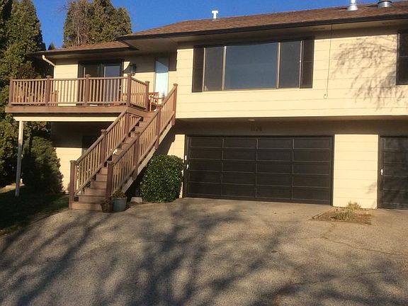Attached 2 car garage
