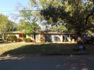 501 Shamrock Dr, Palestine, TX