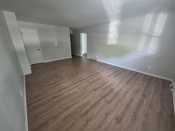 3rd image of 2502 Woodcliff Ave SE #2502
