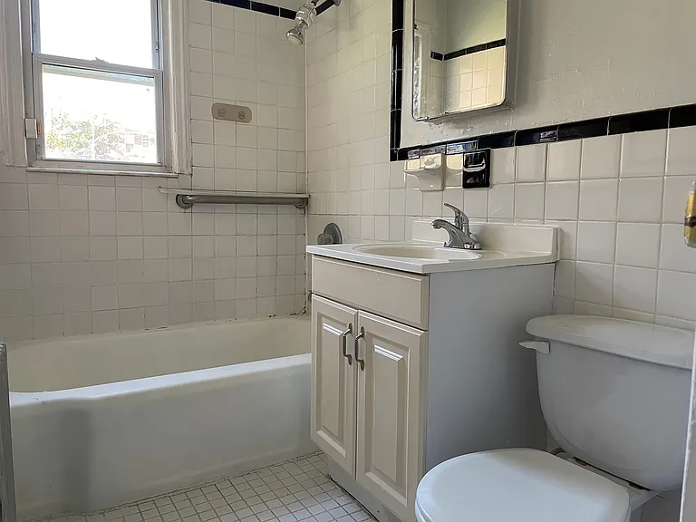 581 Thomas St — Photo 19