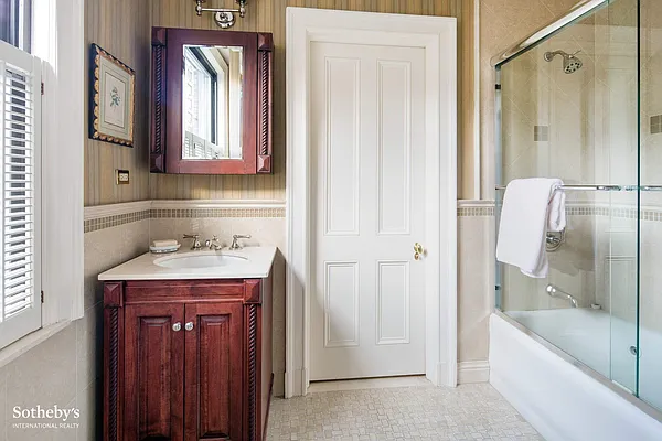 Sold by Sotheby's International Realty | media 35