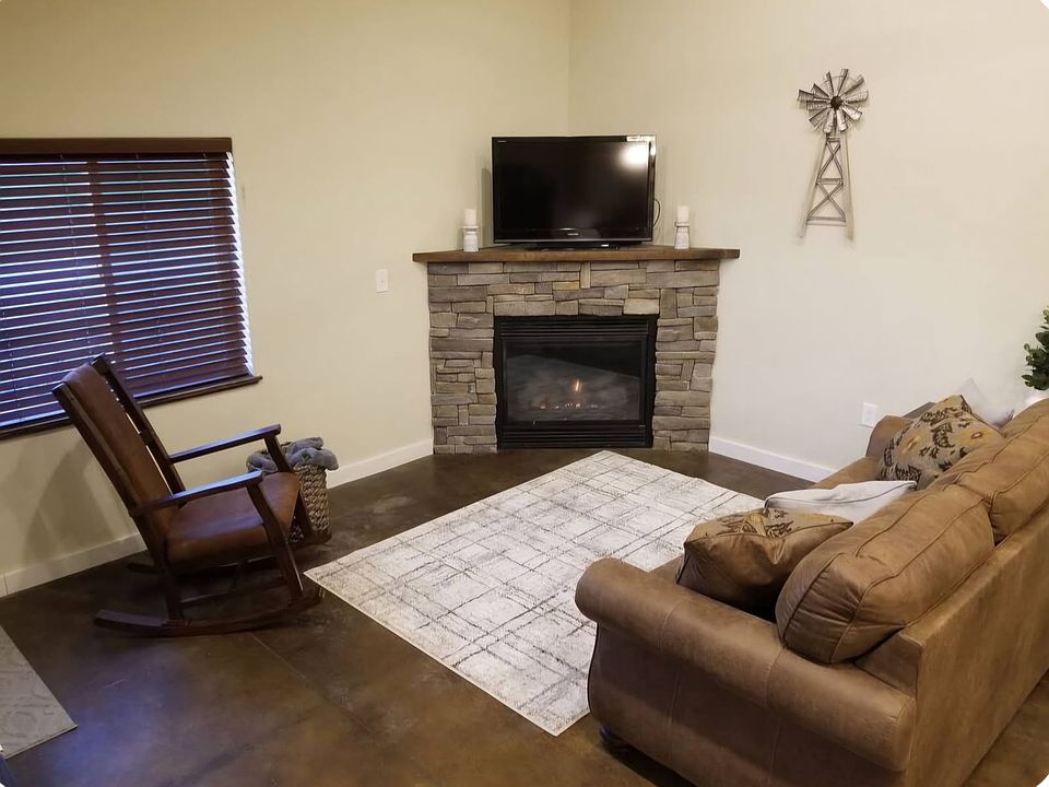 Living Room-Gas Fireplace