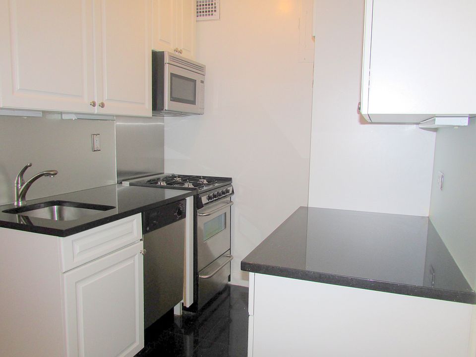 2nd image of 33 Park Ave