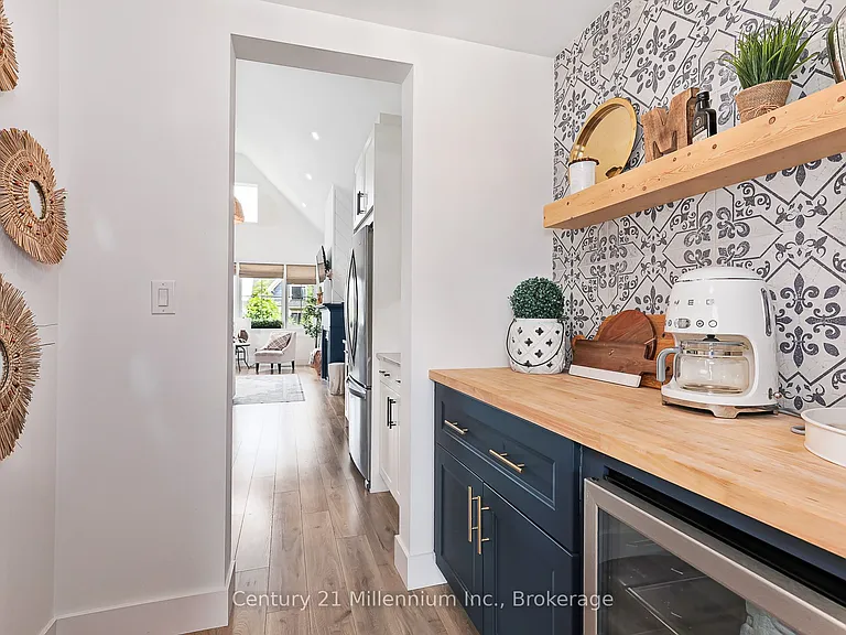160 Sycamore St — Photo 17