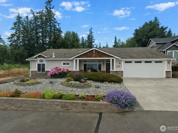 1010 Lightning Way, Camano Island, WA 98282