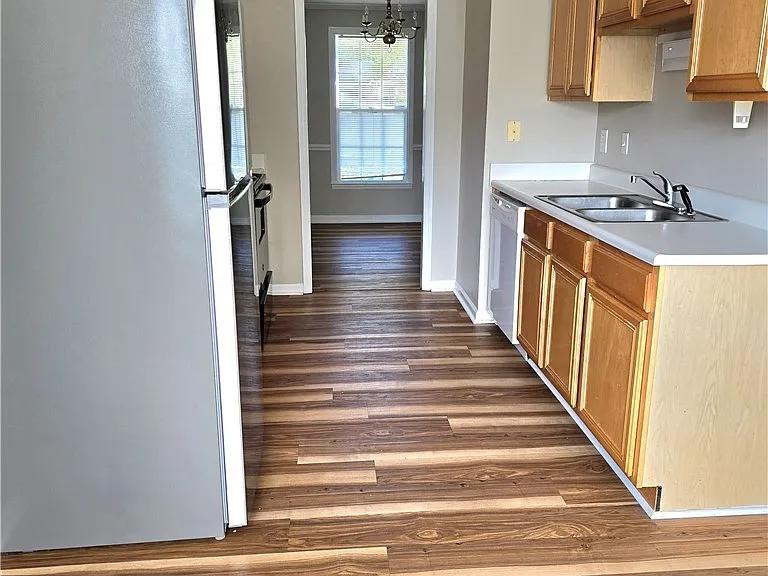 108 Laura Ln — Photo 7