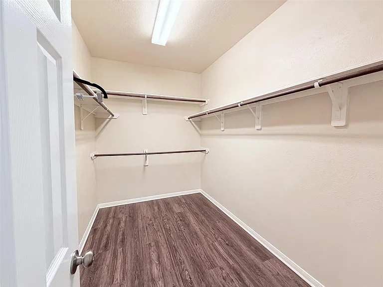 7403 Bering Landing Dr — Photo 18