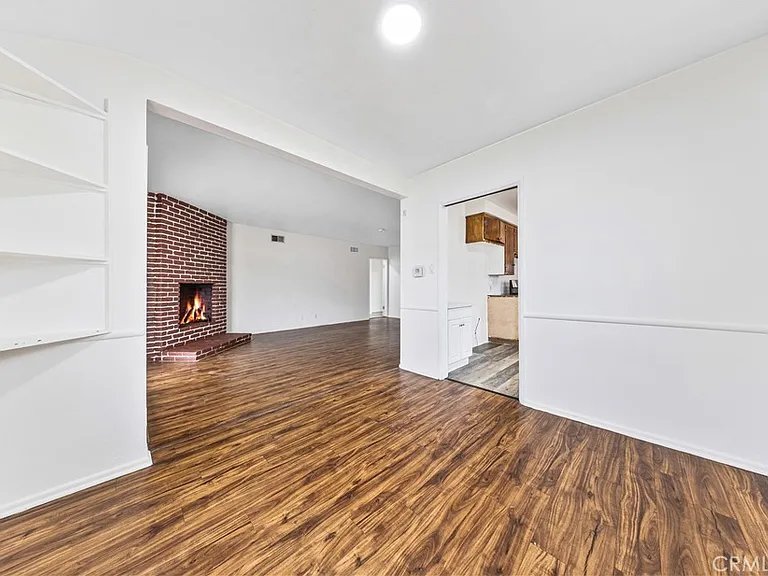6943 Nagle Ave — Photo 15