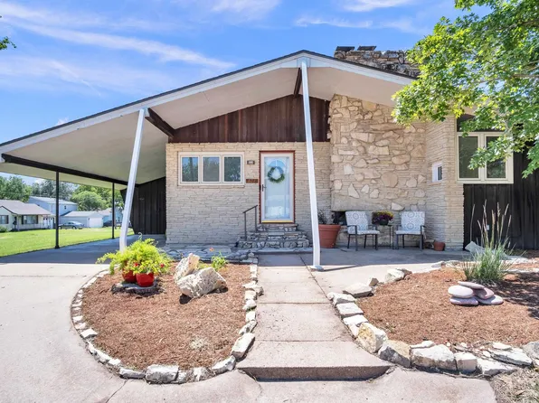 627 S Poplar St, Newton, KS 67114