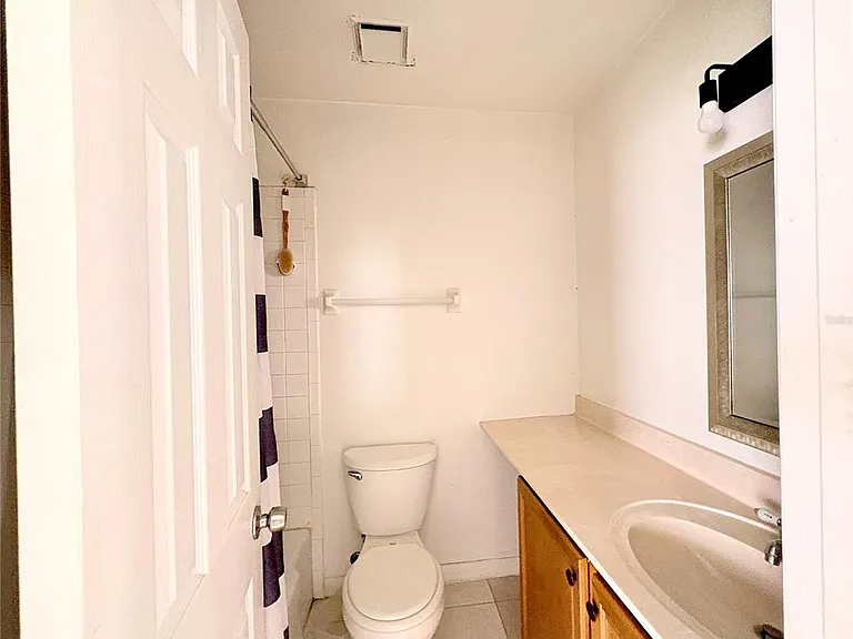 1106 E South St #2 — Photo 8