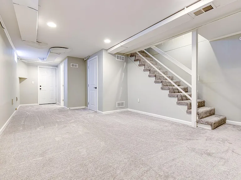 6821 Radcliffe Dr — Photo 26
