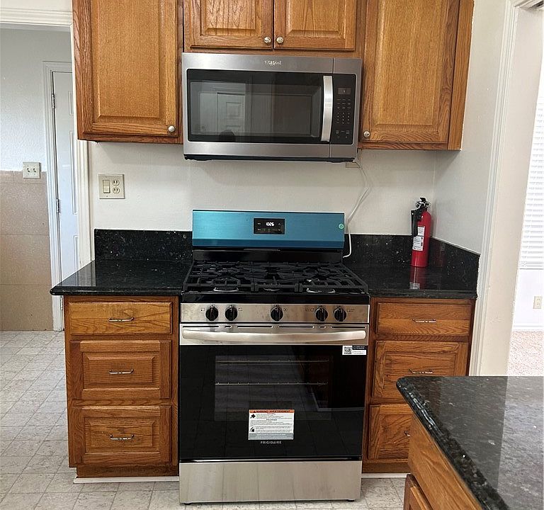 1st image of 1411 W Avenue H9
