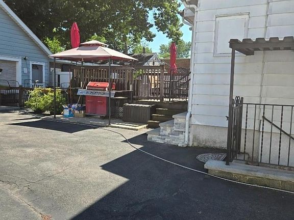 4th image of 252 Pennsylvania Ave