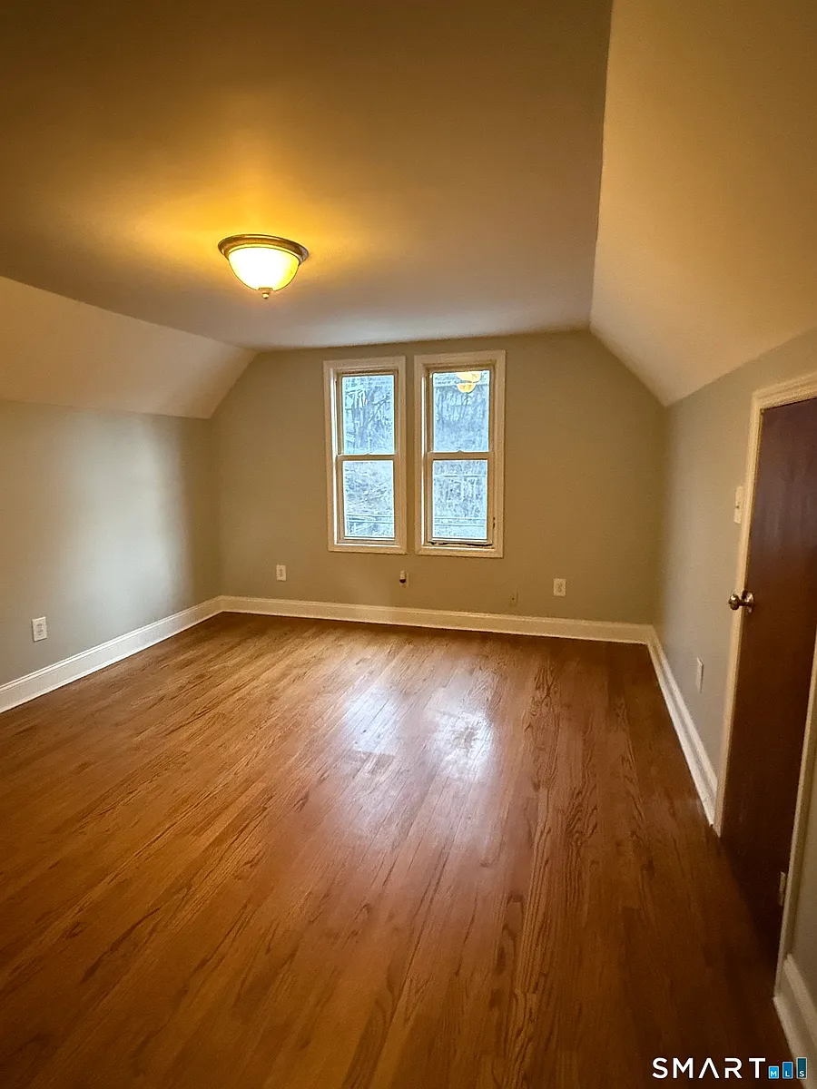 Building Photo - 21 N Walnut St #3